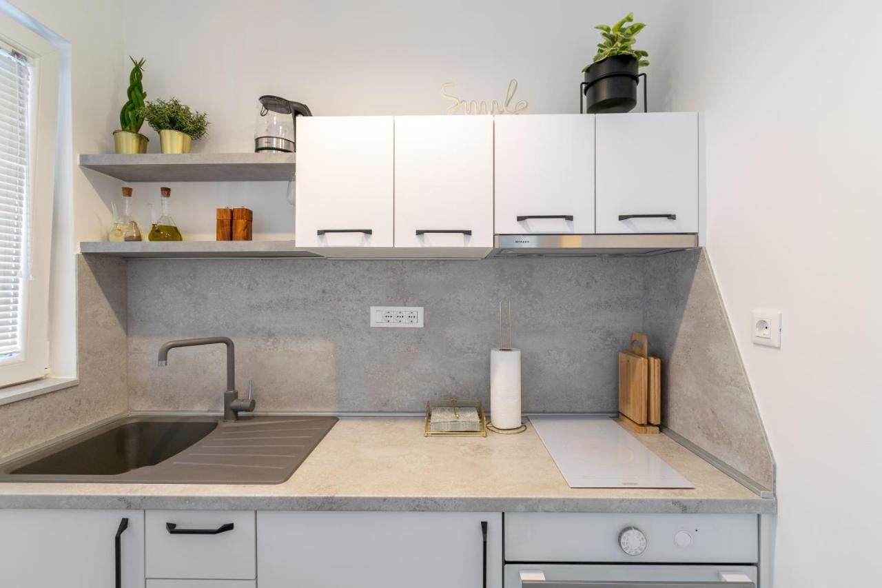 Studio Apartment Smile, Near Beach & Center, Free Parking, Balcony Макарска Екстериор снимка