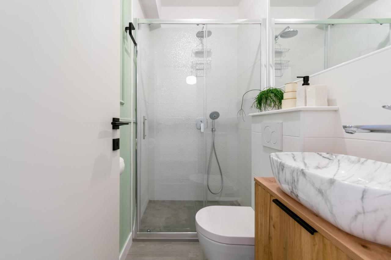 Studio Apartment Smile, Near Beach & Center, Free Parking, Balcony Макарска Екстериор снимка
